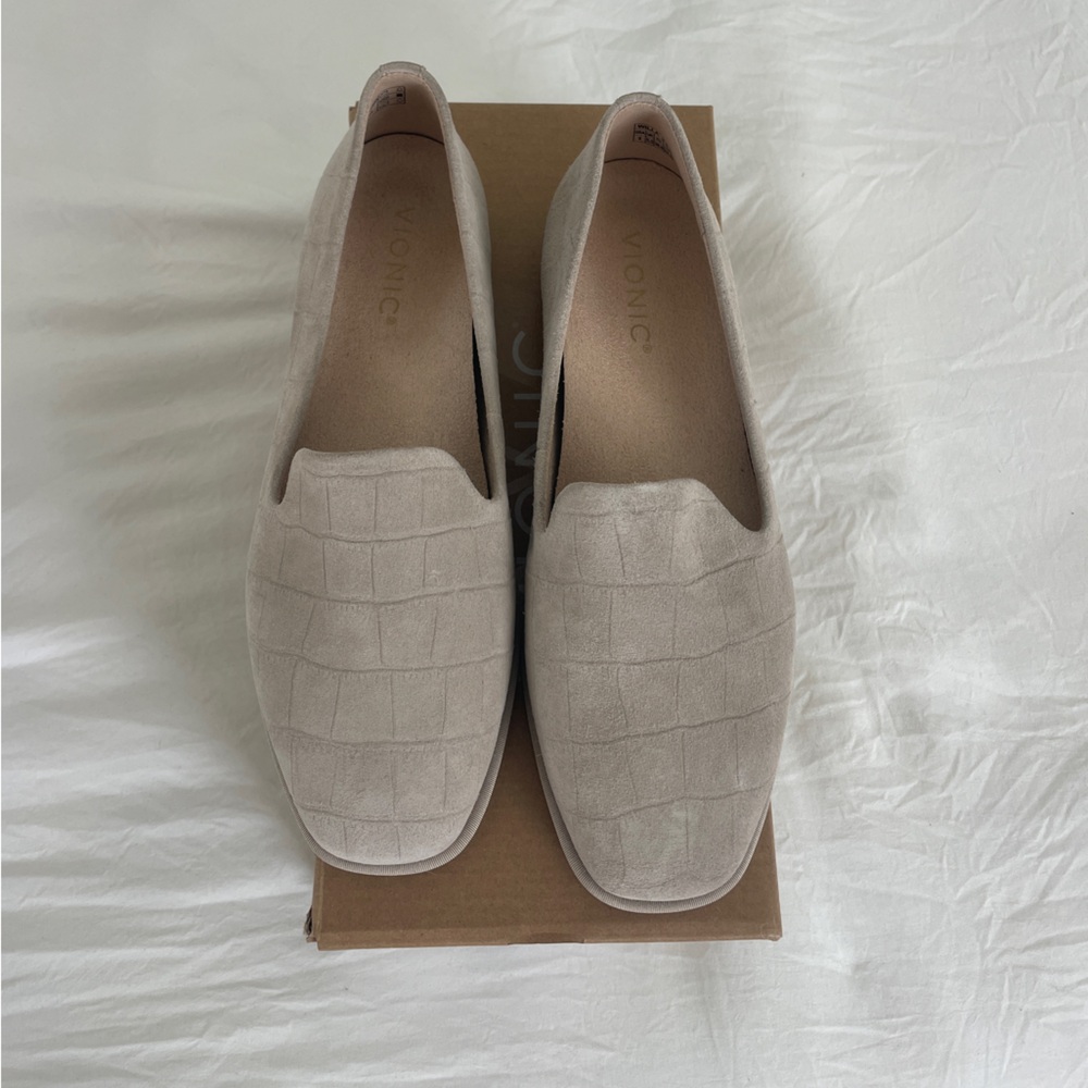 Vionic Women's Taupe Textured Loafers